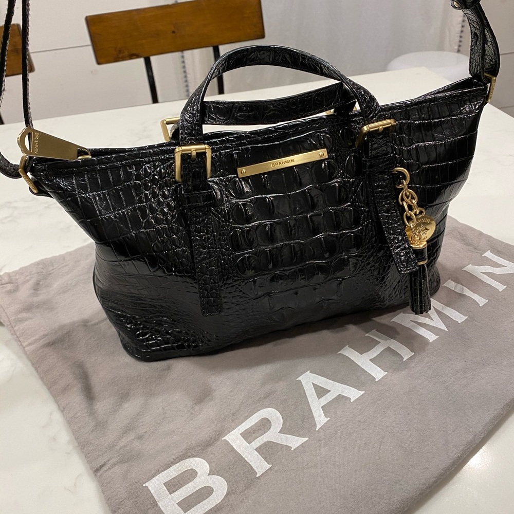 Brahmin purse with crossbody strap